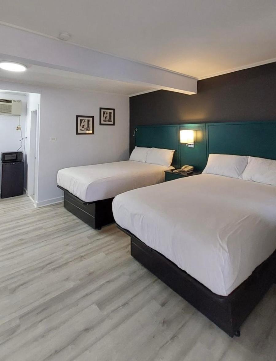 Village Motel Clinton Kültér fotó