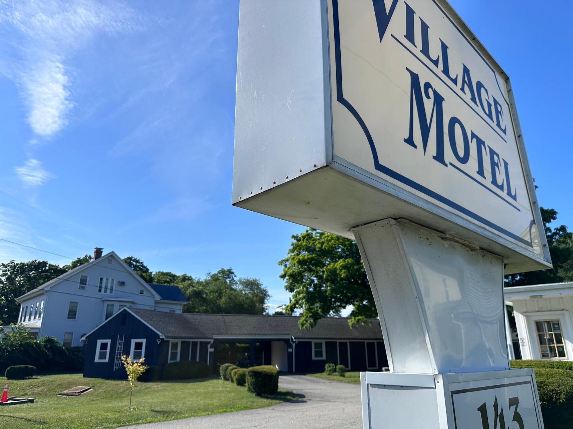 Village Motel Clinton Kültér fotó