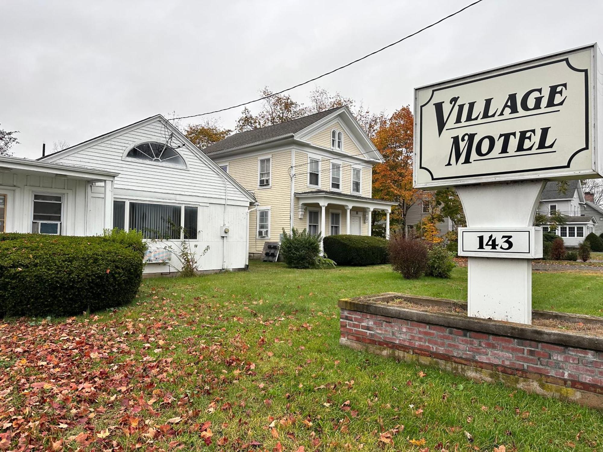 Village Motel Clinton Kültér fotó